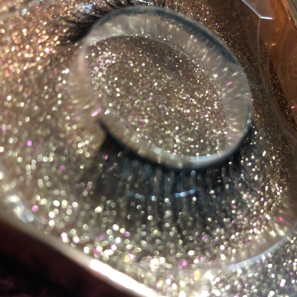 Coco Lashes - Picture 7 of 8
